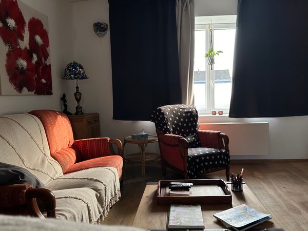 La maison de Nathalie est lumineuse, spacieuse et confortable habillée d’œuvre d’art