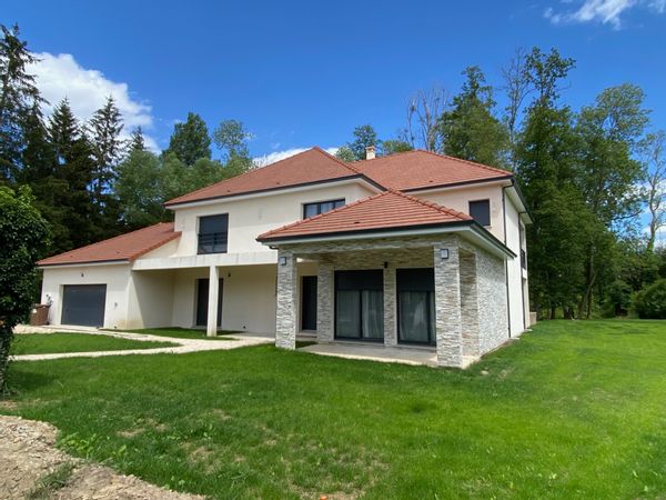 Grande maison, dans un petit village paisible, proche de Paris