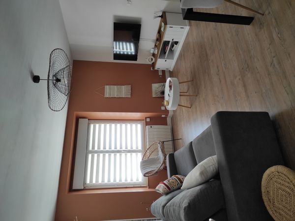 Un petit cocon cosy idéalement situé à 10mm du Puy du Fou, des bords de Sèvre et des commerces.