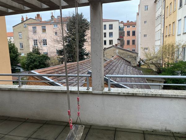 Maison contemporaine avec jardins et toit-terrasse au cœur de la Croix-Rousse