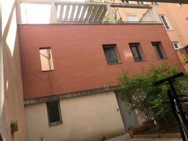 Maison contemporaine avec jardins et toit-terrasse au cœur de la Croix-Rousse