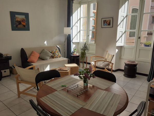 La maison de Nicole est en plein cœur de Nîmes quartier historique  Halles ,tous commerces, théâtre