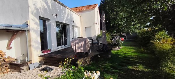 Maison familiale à Couëron - à proximité de Nantes - Proche commerces , transports et nature.