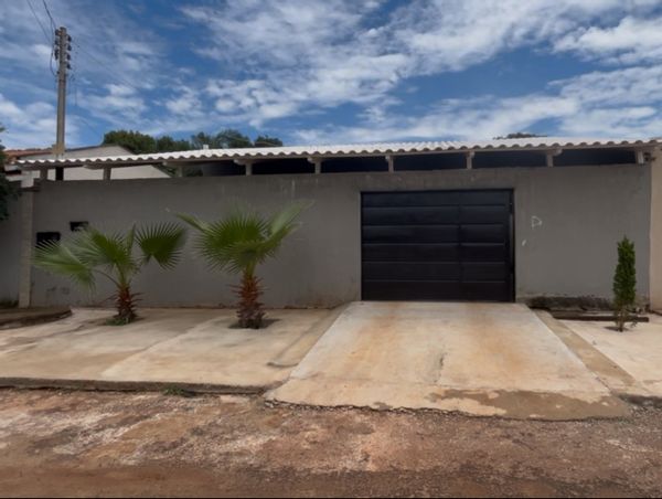 CASA PRÓXIMO A TRINDADE E GOIÂNIA
