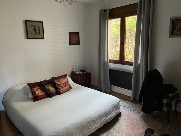 La maison de Pierre et Marie, nichée en hauteur au cœur de la nature. Sans vis à vis, très calme.