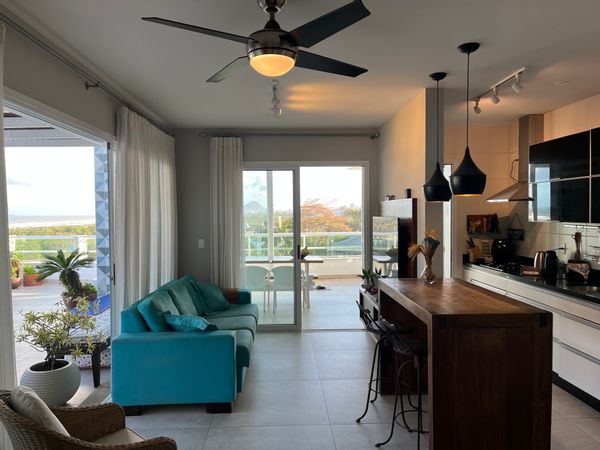 Cobertura na Praia do Novo Campeche, em Floripa, 3 quartos, jacuzzi, super vista, a 300m da praia.
