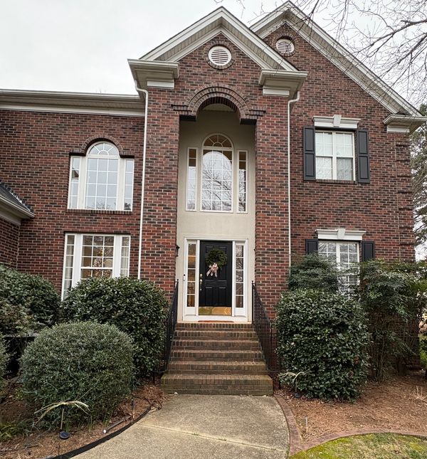 Home in a golf course community with tennis, pickleball & swimming. Close to Lake Norman & Charlotte