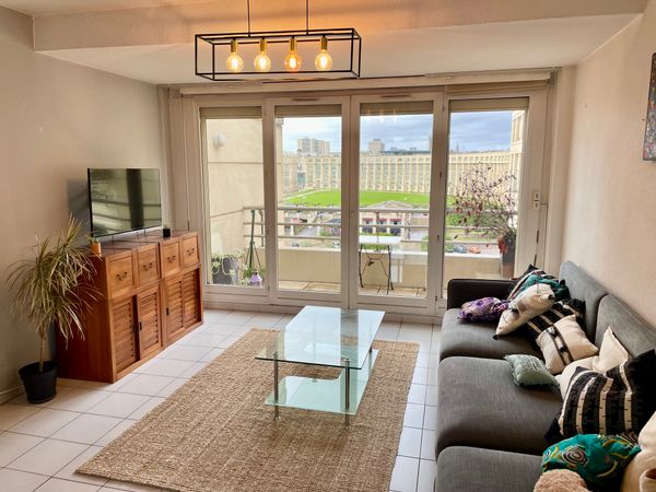 Appartement lumineux, près du centre de Montpellier, avec balcon et vue sur le Lez.