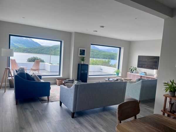 Dingle Peninsula | Modern Bungalow with Outstanding Sea & Mountain Views | Wild Atlantic Way