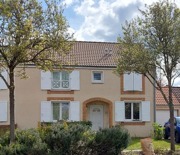 Accueil dans une chambre d'amis dans notre maison familiale