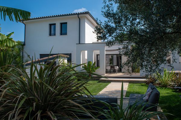 Maison climatisée avec 4 chambres, 3 salles de bain et 3 WC, dans un village typique du Gard