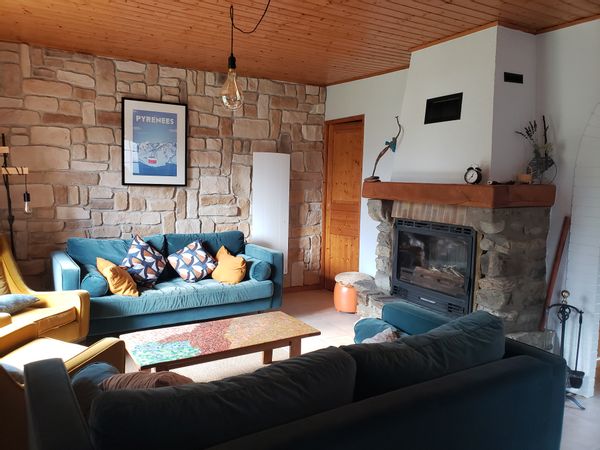 Chalet exposé plein sud, vue sur les montagnes.  Petit village de montagne.