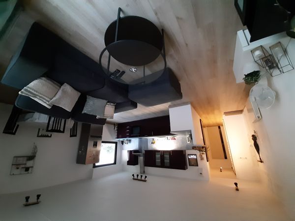 Appartement de ville rénové, tout équipé, dans un quartier calme, avec vue sur Bordeaux.