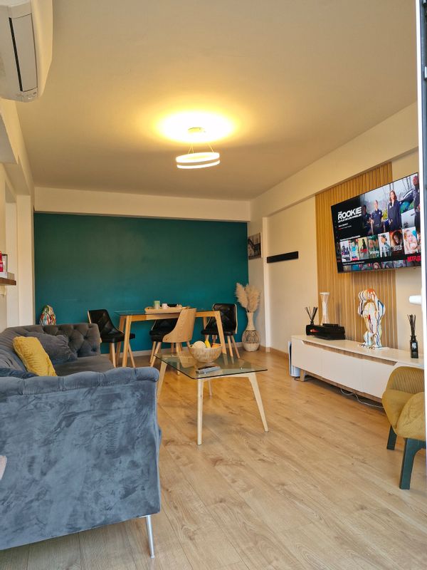 Appartement r moderne entre mer et Château Grimaldi,sur la Côte d'Azur.  Proximité transports