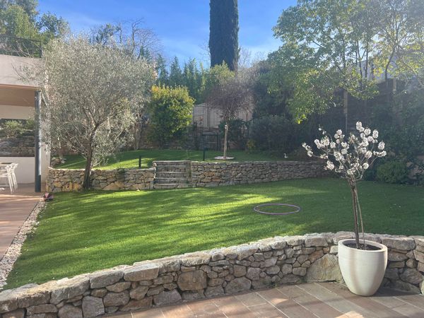 Sud de France,  Maison 200 m2 + jardin +piscine. 5min de Montpellier, 20 min mer et 20 min campagne.