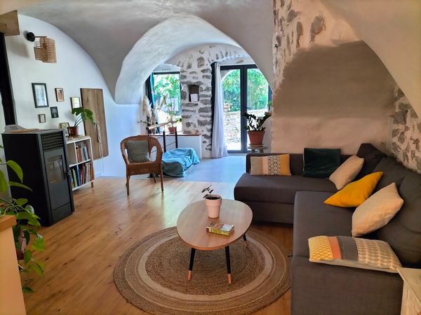 Maison ancienne de 100 m2 dans un charmant village authentique du sud de la France.