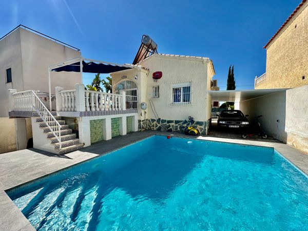 Maison individuelle à 2km de la plage, à côté de supermarchés, restaurants, cafés et autres.