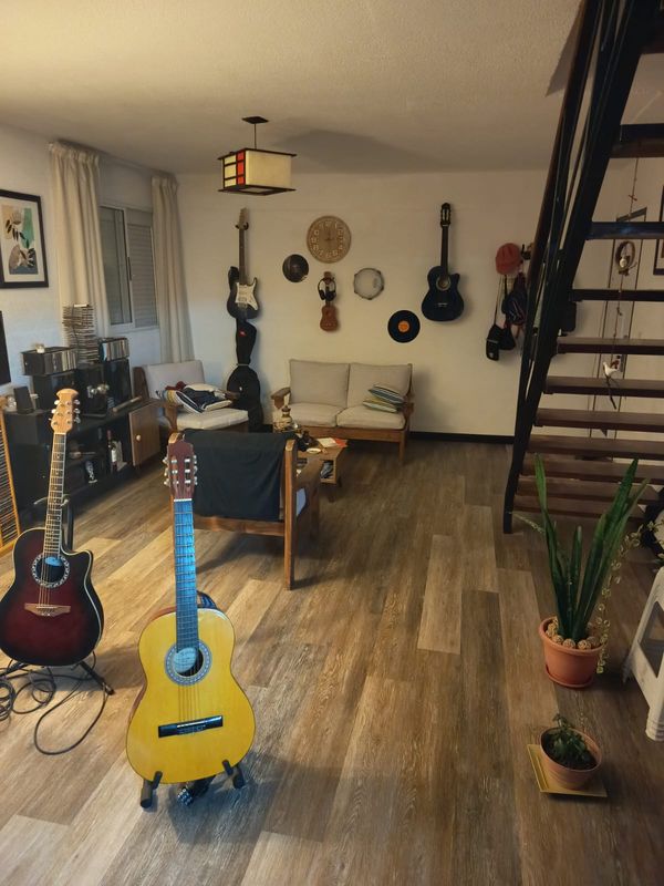 La chambre privée de Rodrigo. Barrio céntrico, de circuito turístico. Muchos Museos, teatros, etc.