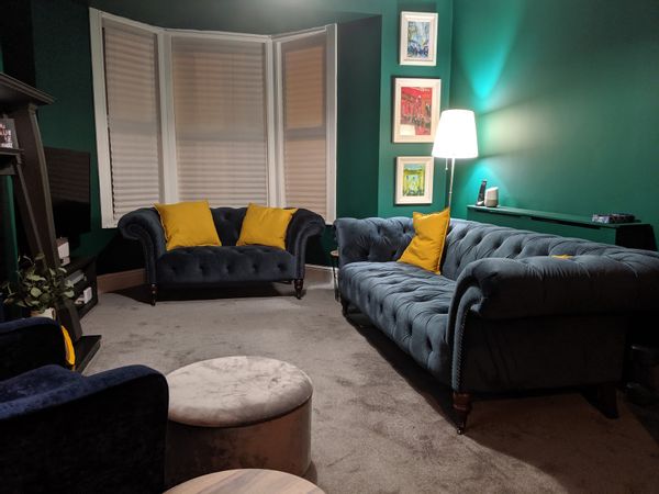 House is very close to Dublin City centre, easy access to the airport. Red line Luas nearby.