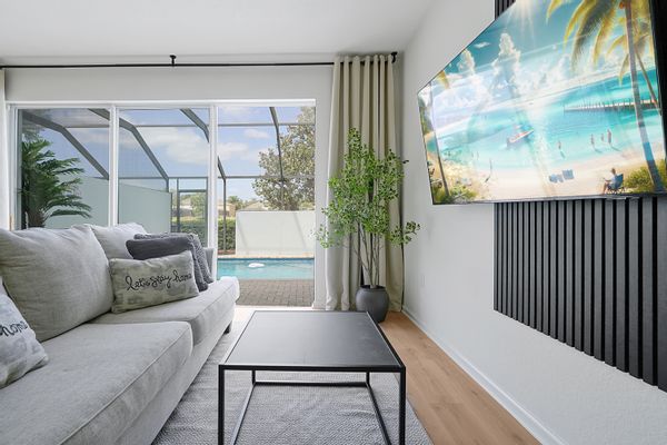 Modern gated resort home • 6 min to Disney World