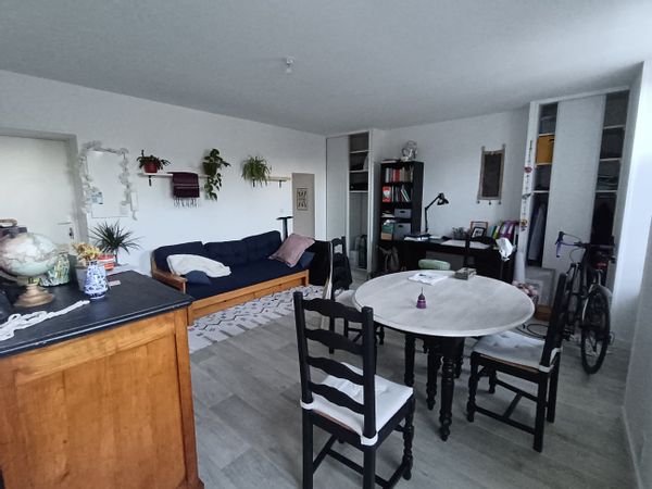 Appartement lumineux au coeur du centre-ville de Poitiers pour 2 à 4 personnes.