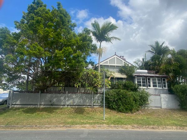 Heritage 'Queenslander' style home with verandahs, views, natural light, good vibes.
