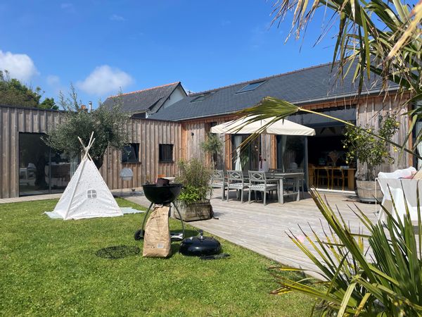 Loft rénové avec jardin clos et plein sud à Perros-Guirec, bord de mer – Côte de Granit Rose