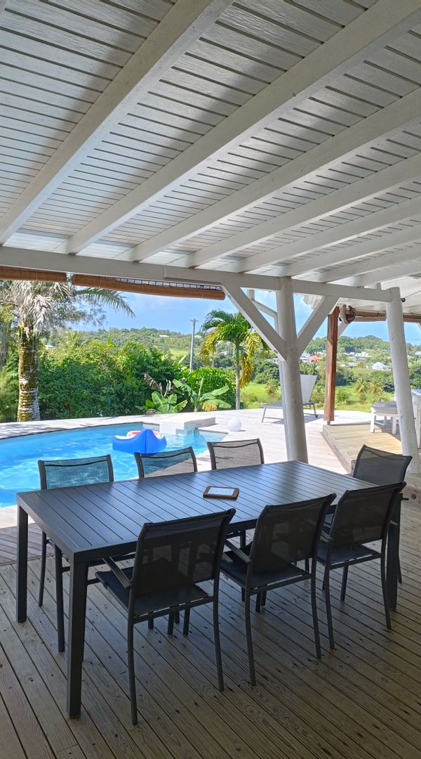 Maison de charme entre mer et montagne, au centre de la Guadeloupe!