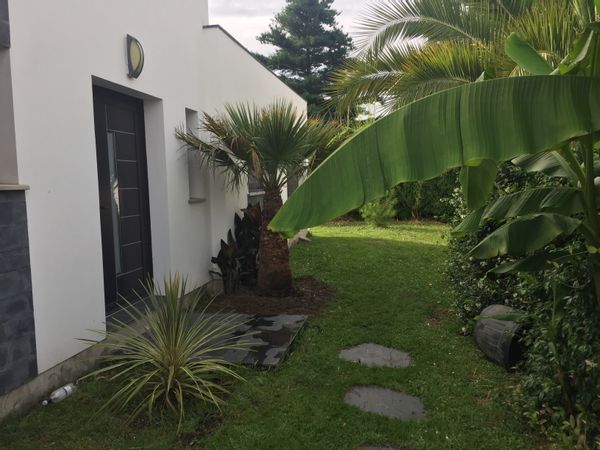 Jean Pierre's house Maison moderne, toit terrasse, au cœur du vignoble bordelais.