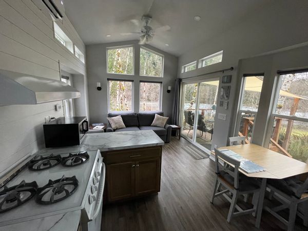 Resthaven Guest House on the Toutle River