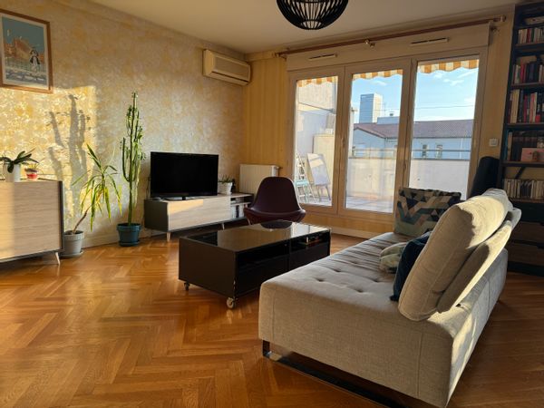 Appartement familial avec une grande terrasse au calme, en plein cœur de Lyon