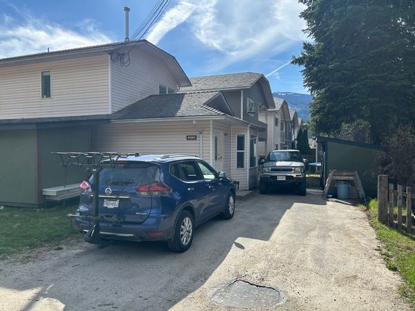 2 bedroom half duplex located in the beautiful mountain town of Revelstoke