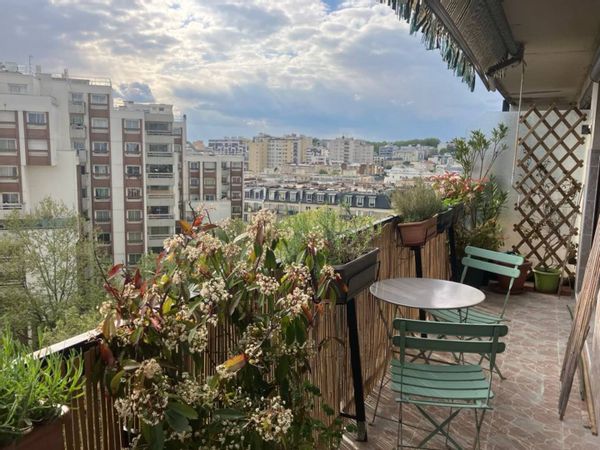 Appartement avec balcon. Vivez l'authentique Paris.