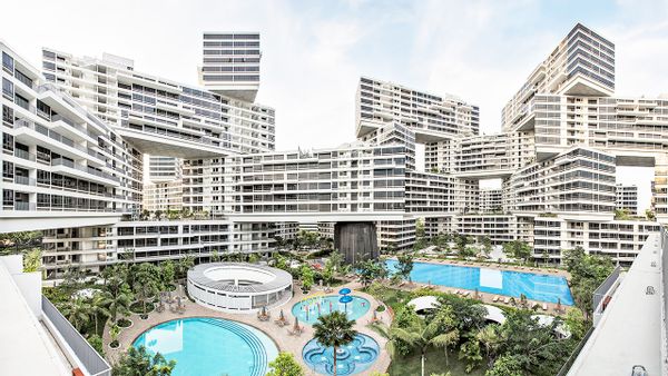 Stunning condo in a landmark building with pools, gym and tennis courts