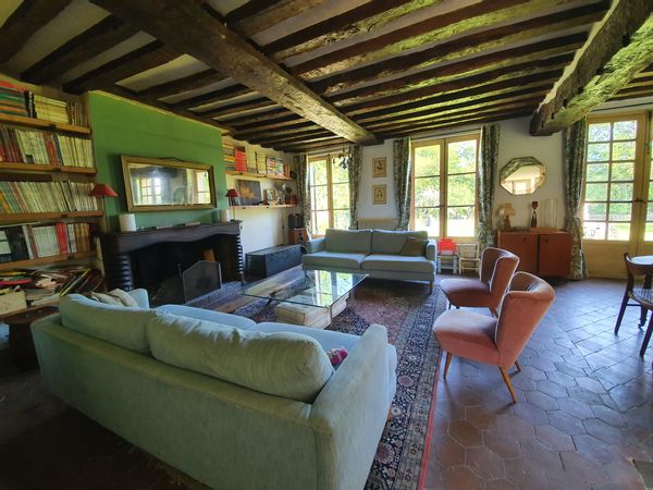 Le Presbytère, charmante maison du 17e siècle
15 couchages, 2SDB et un grand jardin dans le Perche