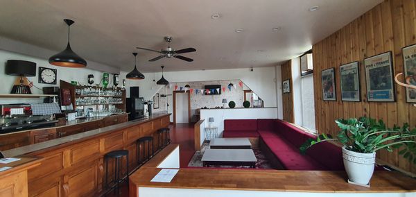 Ancien hôtel-restaurant de 6 chambres (15 couchages) au cœur d'un village du Perche