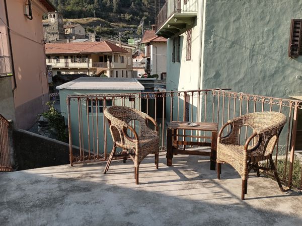 Borgo Medievale sulla Via Francigena in Valle d'Aosta: Montagne e Avventura!"