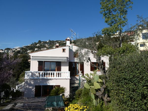 Charmante maison de famille entourée d oliviers entre mer et montagne