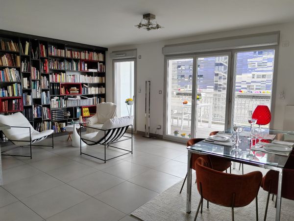 modernité, entre vieilles pierres et mer