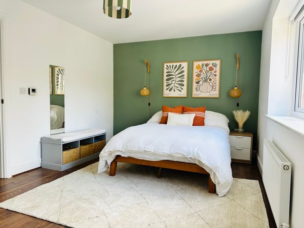 Cosy village home close to London