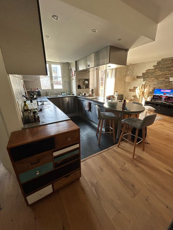 Appartement très calme proche de Paris et Vincennes. Accès facile RER et métros.