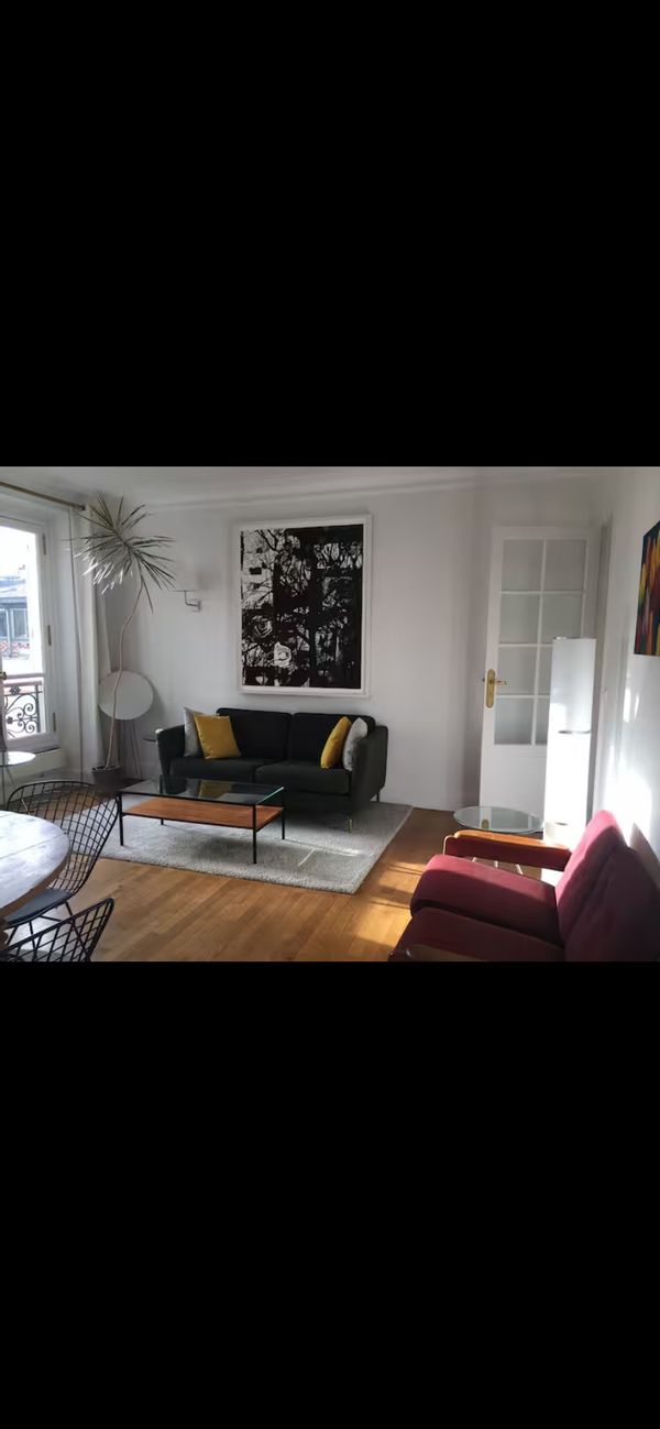 Appartement deux pièces charme parisien calme et confortable