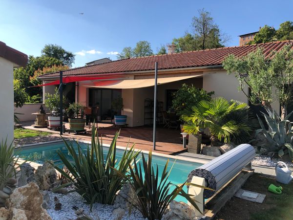 Maison de 150 m2 en plein cœur du village de Castelnau de Lévis, très agréable et lumineuse !