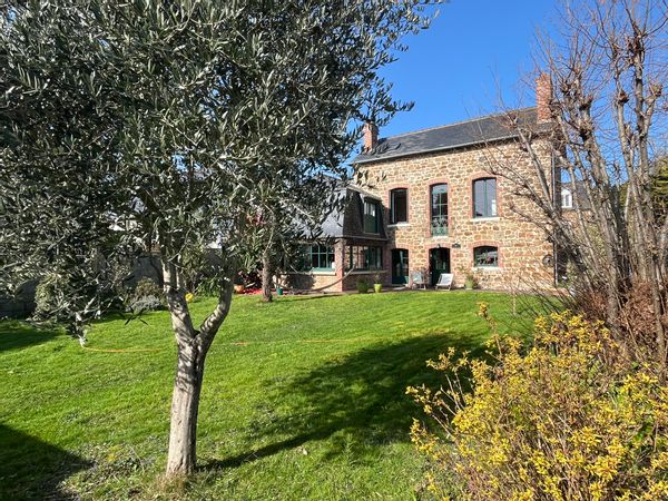 La maison de Thomas maison en pierre de charme à 200 mètres de la plage des Fours à Chaux