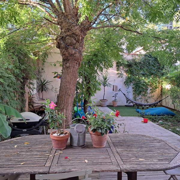 Charmante Maison de ville lumineuse avec extérieur