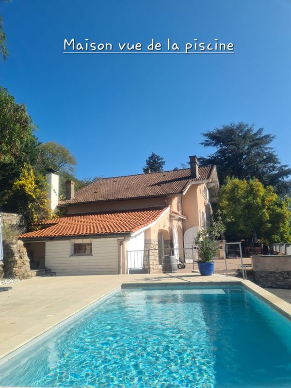 La maison familiale de Julie, Julien et leurs filles