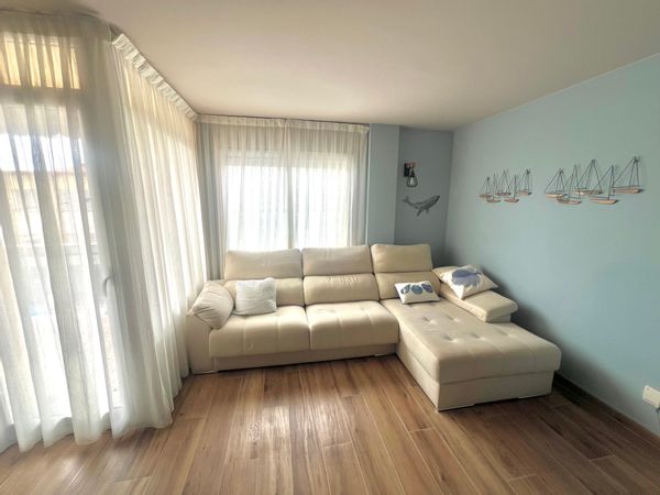 Family-friendly apartment near the sea and Barcelona