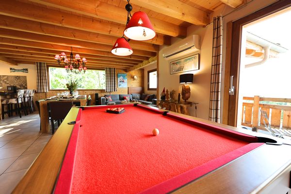 Chalet Les Flocons Crest-Voland, sauna, jacuzzi et billard. Idéal détente été comme hiver.