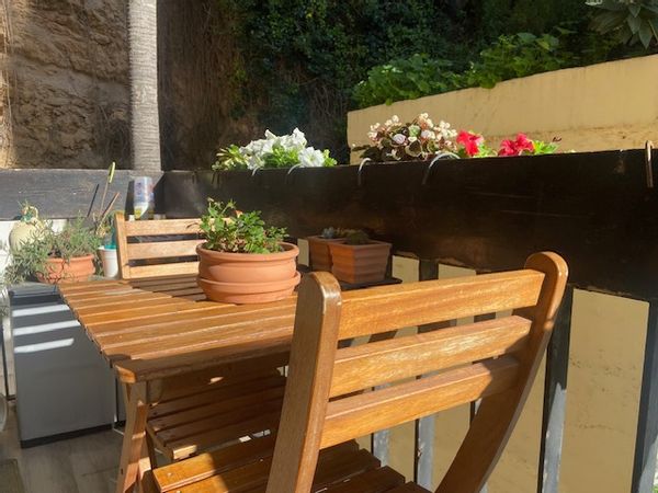 Piso muy tranquilo cerca de la playa, restaurantes, y chiringuitos. Transporte accesible.