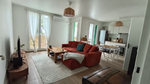 Appartement 2 chambres, aux pieds des collines Marseillaises dans une résidence privée et calme